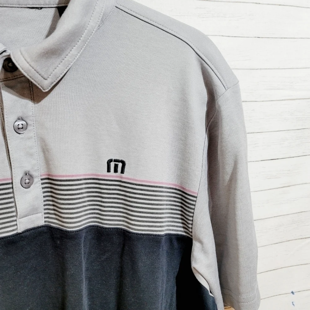 TRAVIS MATHEW GOLF CLUB TEE, GRAY & BLACK STRIPE SZ MEDIUM